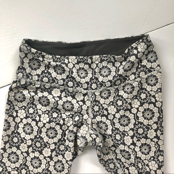 Cropped Lululemon Legging - Picture 2 of 4